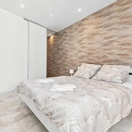 Zamocka Nest * Bratislava